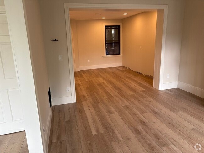 Building Photo - 1672 Beacon St Unit 2 Rental