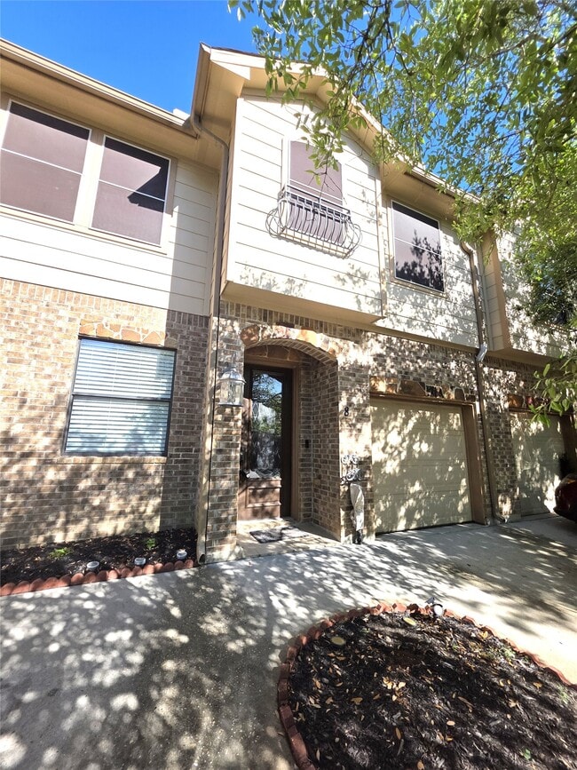 Building Photo - 1898 Longmire Rd Unit 8