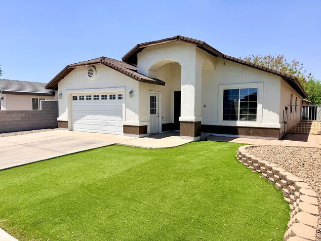 Photo - San Luis Large Home with Solar Panels and Fenced Back Yard ( Incluye Solares)