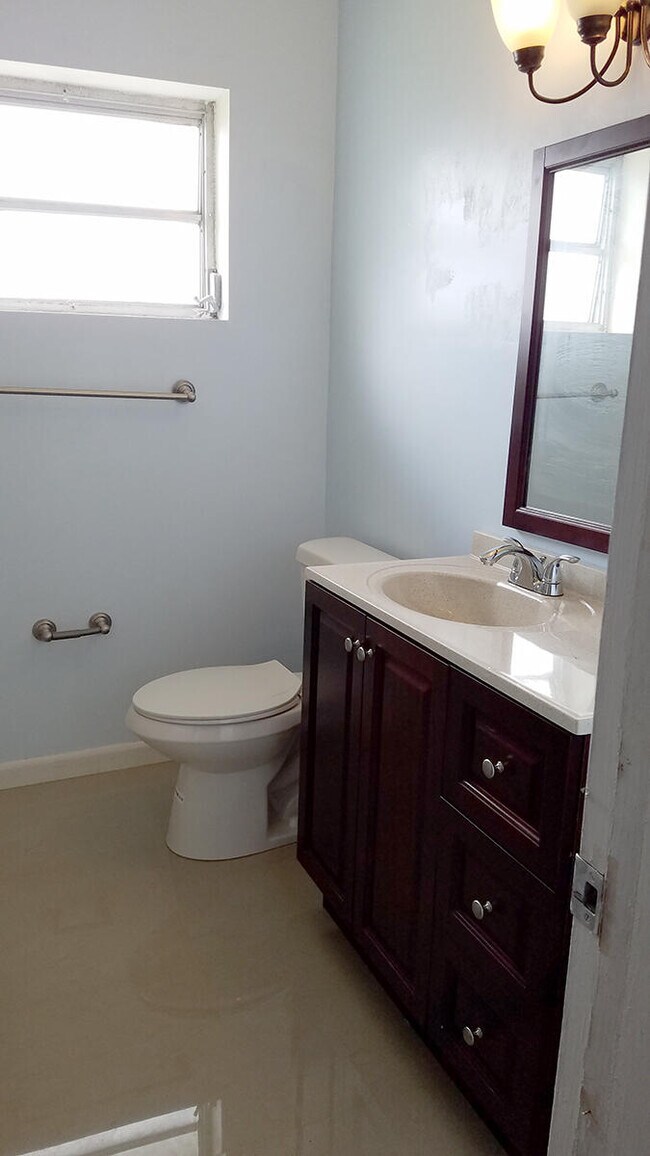 Photo - 703 NW 6th St Unit B