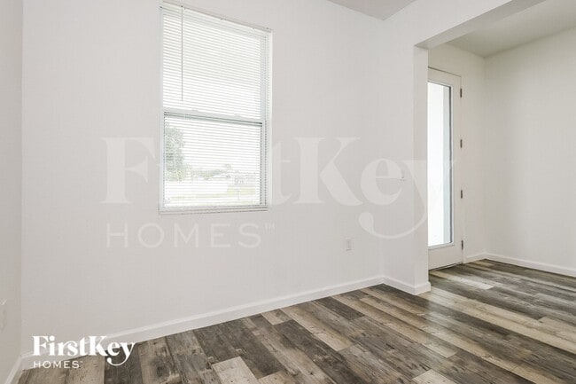 Photo - 925 Albertville Ct