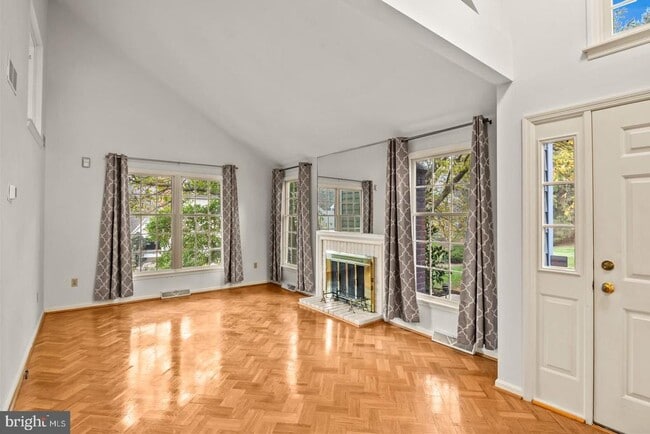 Photo - 1913 Meadow Ln