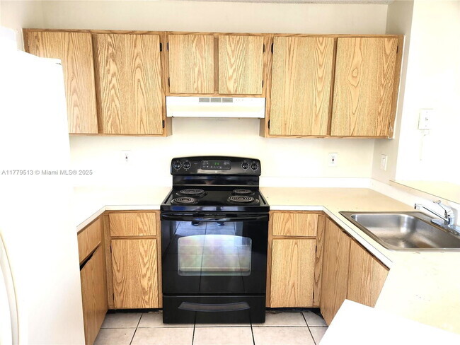 Building Photo - 8730 N Sherman Cir Unit 502 Rental