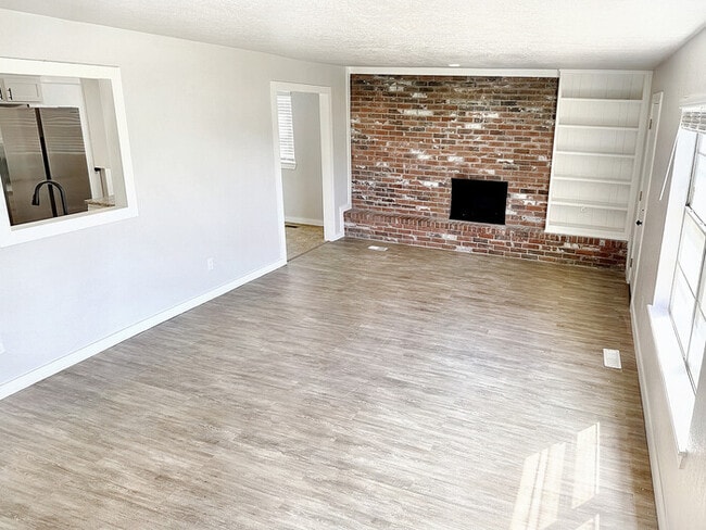 Photo - 11713 N Francis Ave