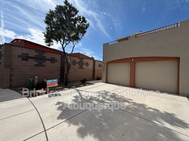 Photo - 7420 Tangerine Ct NE