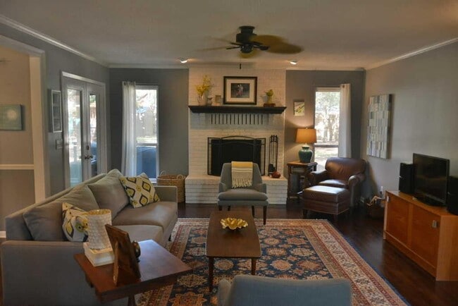 Photo - 260 Dominica Cir W