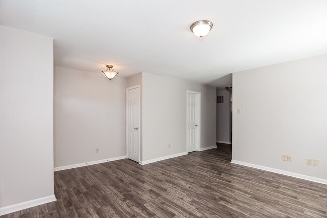 Photo - 943 Littleton Dr