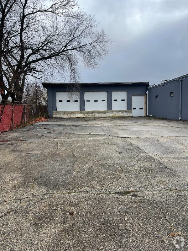 Building Photo - 200 W Chestnut Ave Rental