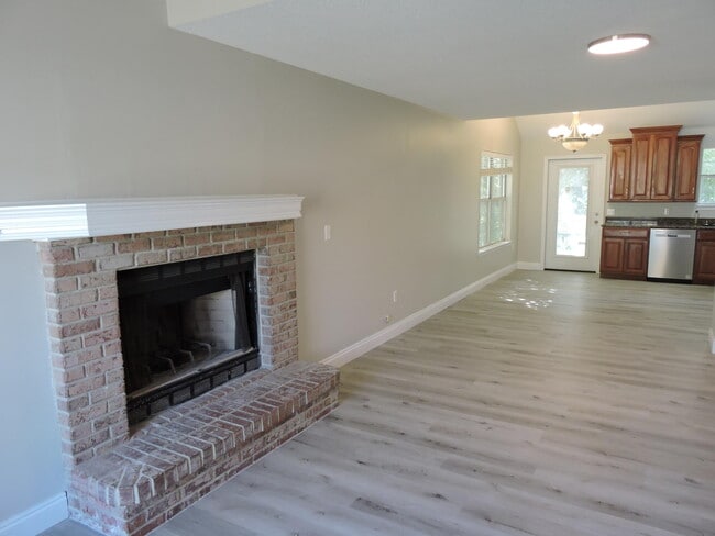 Photo - 213 Southgate Dr