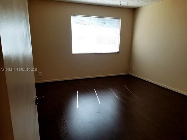 Photo - 9701 Westview Dr Unidad 1434