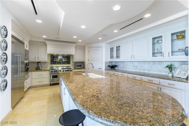 Building Photo - 9101 Alta Dr Unit 505