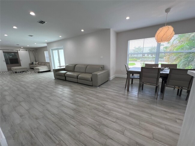 Photo - 1405 N 46th Ave