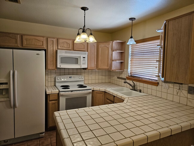 808 Laurelwood Dr