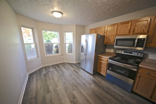 Photo - 876 Meadowlands Dr