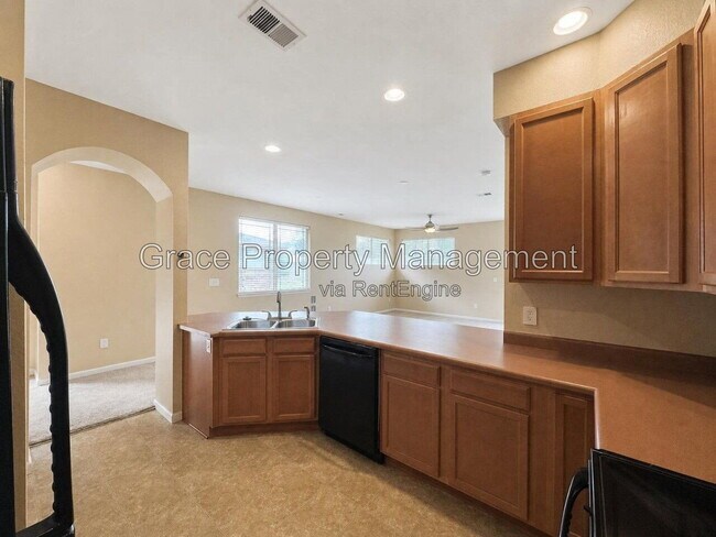 9735 Dexter Ln