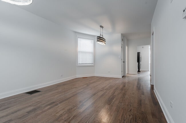 Photo - 2922 N Rockwell St Unidad 1