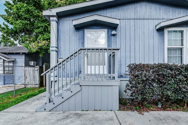 Photo - 11313 Delman St