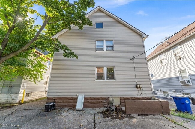 Building Photo - 3865 W 16th St Unit DN