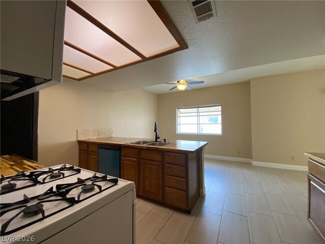 Photo - 313 Beethoven St