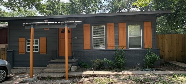 Building Photo - 607 W Dallas St Rental