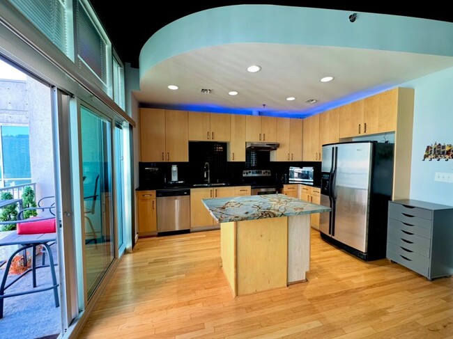 Photo - 943 Peachtree St NE Condo