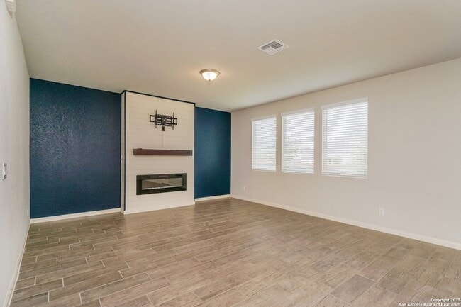 Photo - 251 Antler Bnd