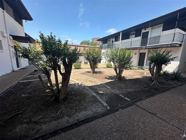 Photo - 5123 Del Monte Dr Unit 8