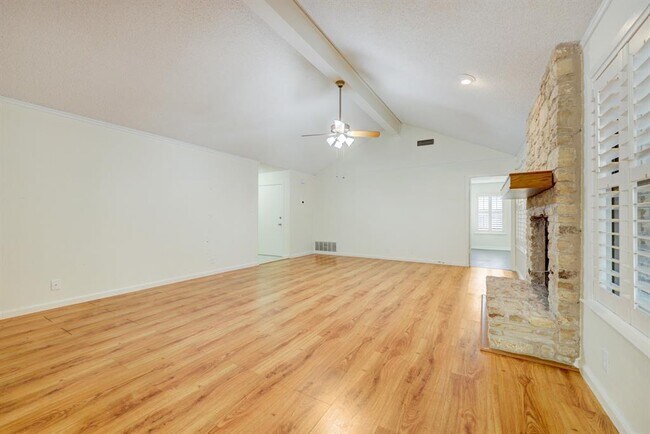 Photo - 1704 Foxfire Dr
