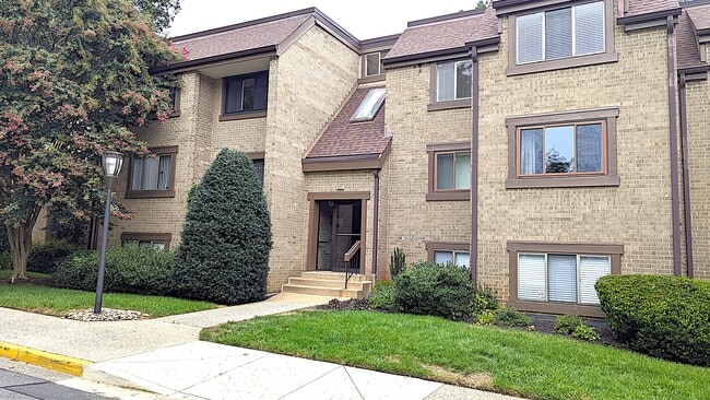 Building Photo - 1657 Parkcrest Cir Unit 301 Rental