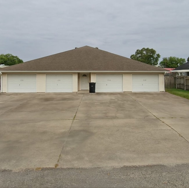 Photo - 212 Boston Ave Unit 4-Plex With Garage