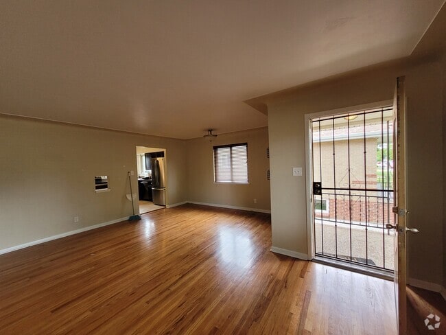 Building Photo - 2230 Marshall St Rental
