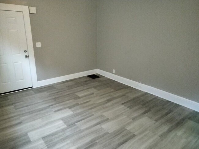 Photo - 28 Rowley St Unit Down back