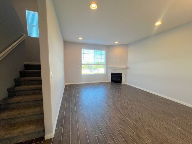 Photo - 4 Bedroom townhome available now in Cypress