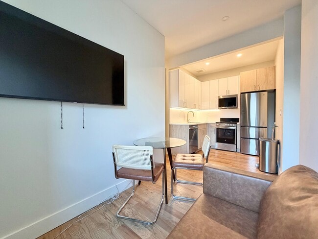Nice room in a good neighborhood