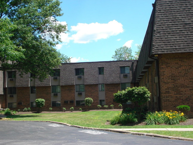 Peppertree Apartments - Peppertree Apartments