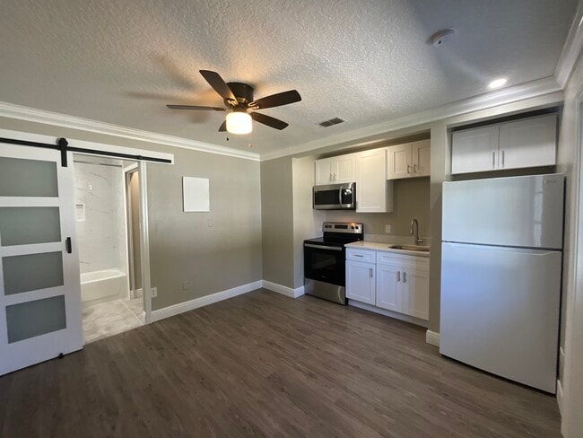 Building Photo - 221 La Paz Dr Unit 2