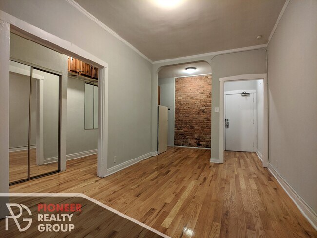 Photo - 524 W Melrose St Unit 1B