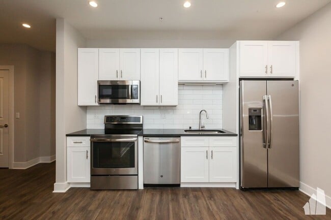 3833 N Broadway Unit 320