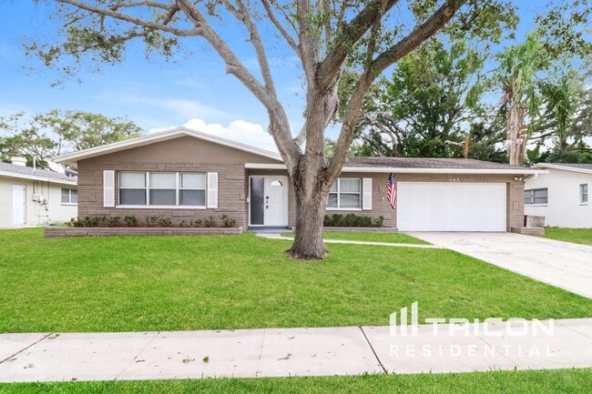 Photo - 730 College Hill Dr House