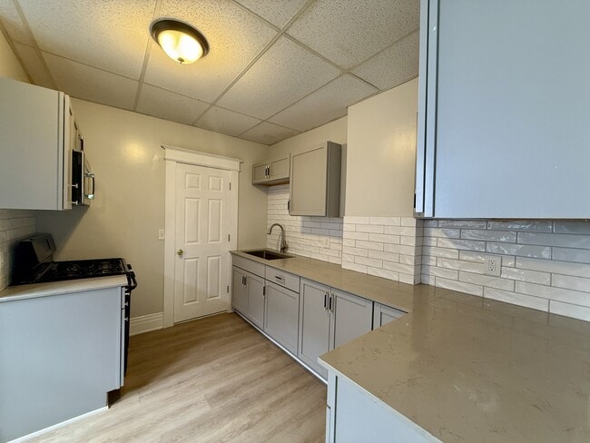 25 Trust St Unit 1