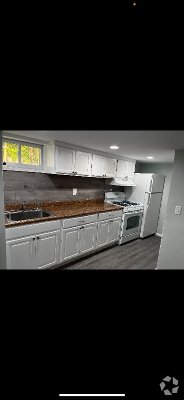 Building Photo - 303 1/2 Main St Rental