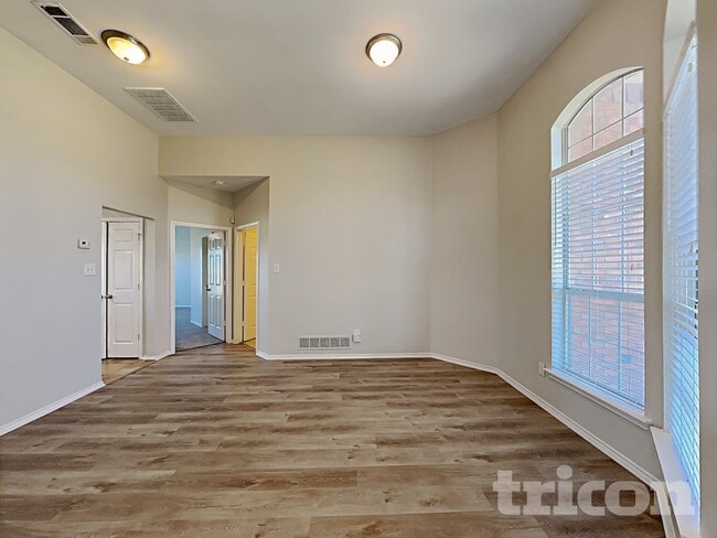 Photo - 1081 Treehouse Ln