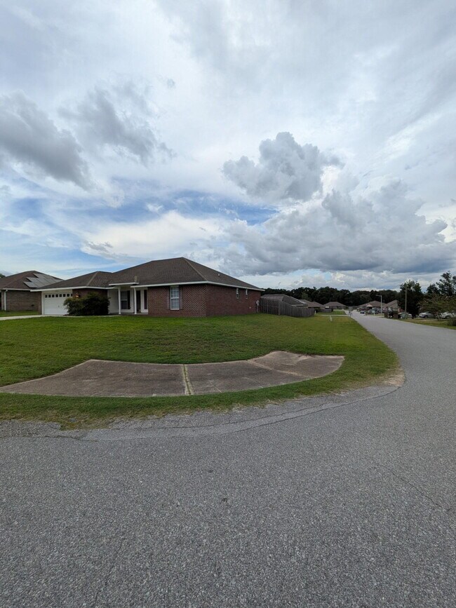 5211 Moore Loop