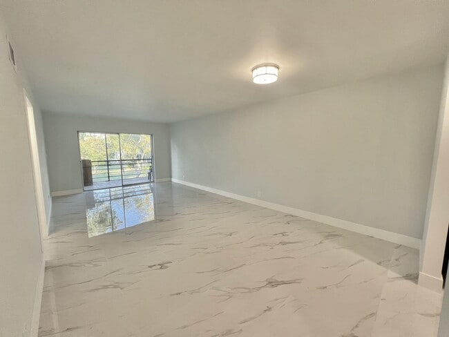 Photo - 601 S State Rd 7 Unidad 2c