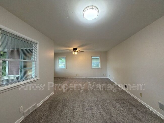 Photo - 5505 Sumner St