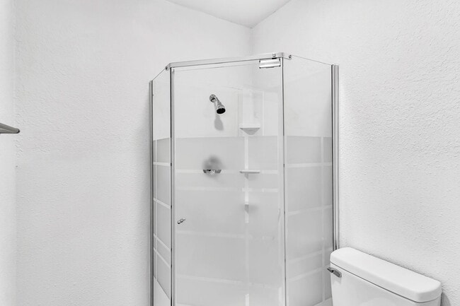 Building Photo - Newly Renovated Studio Apartment in Hollis... Unit 5
