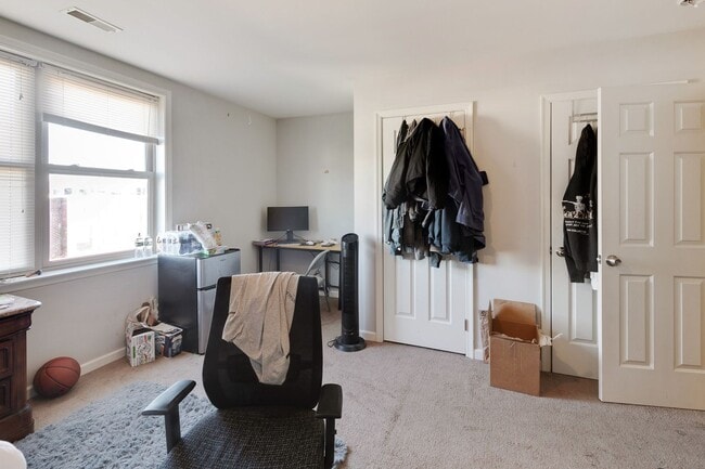 Building Photo - 1628 Willington St Unit C