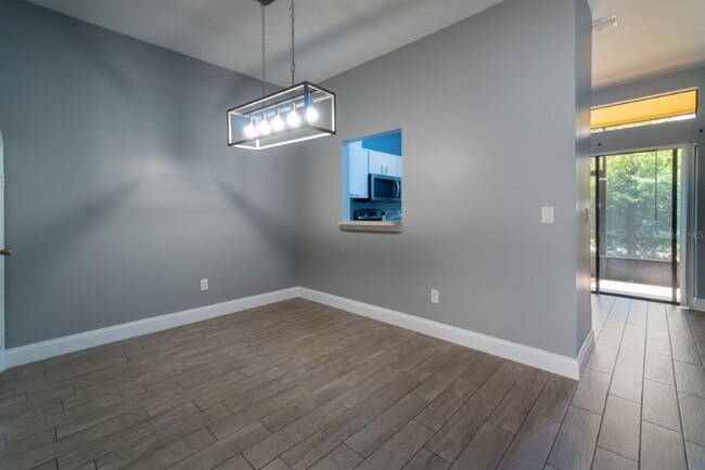 Photo - 6037 Scotchwood Glen