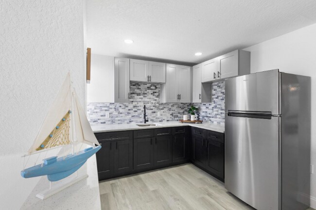 Photo - 1824 Lake St