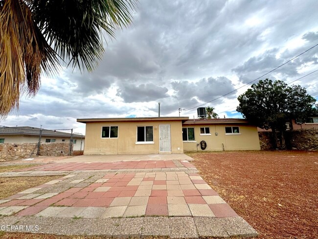 Photo - 209 San Saba Rd